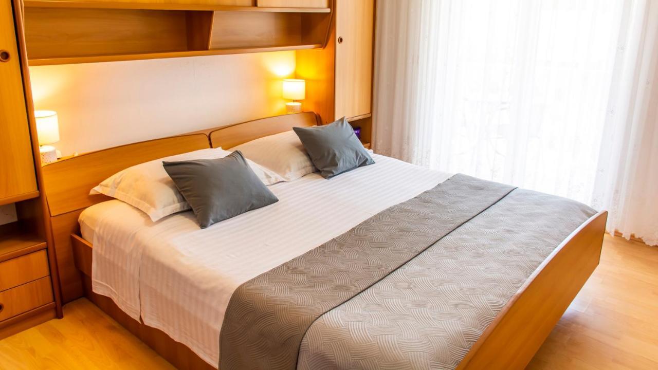 Apartments Curic Trogir Ngoại thất bức ảnh